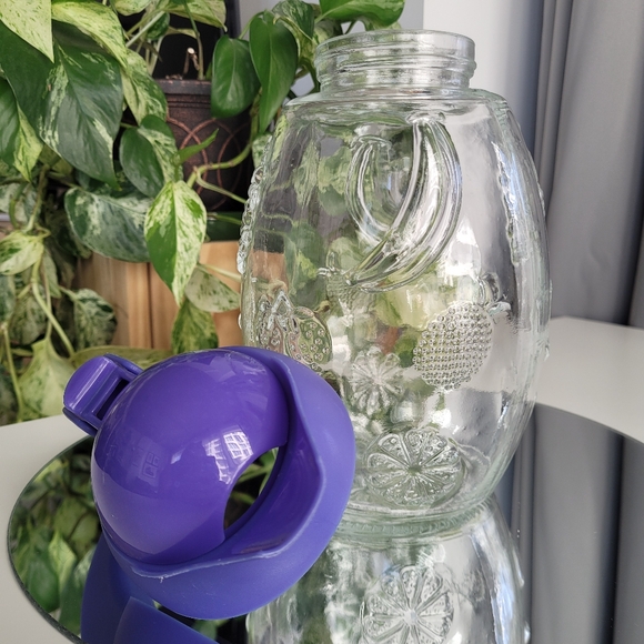 1970s Solmaz Mercan Glass Pitcher with Plastic Purple Lid - Picture 2 of 3